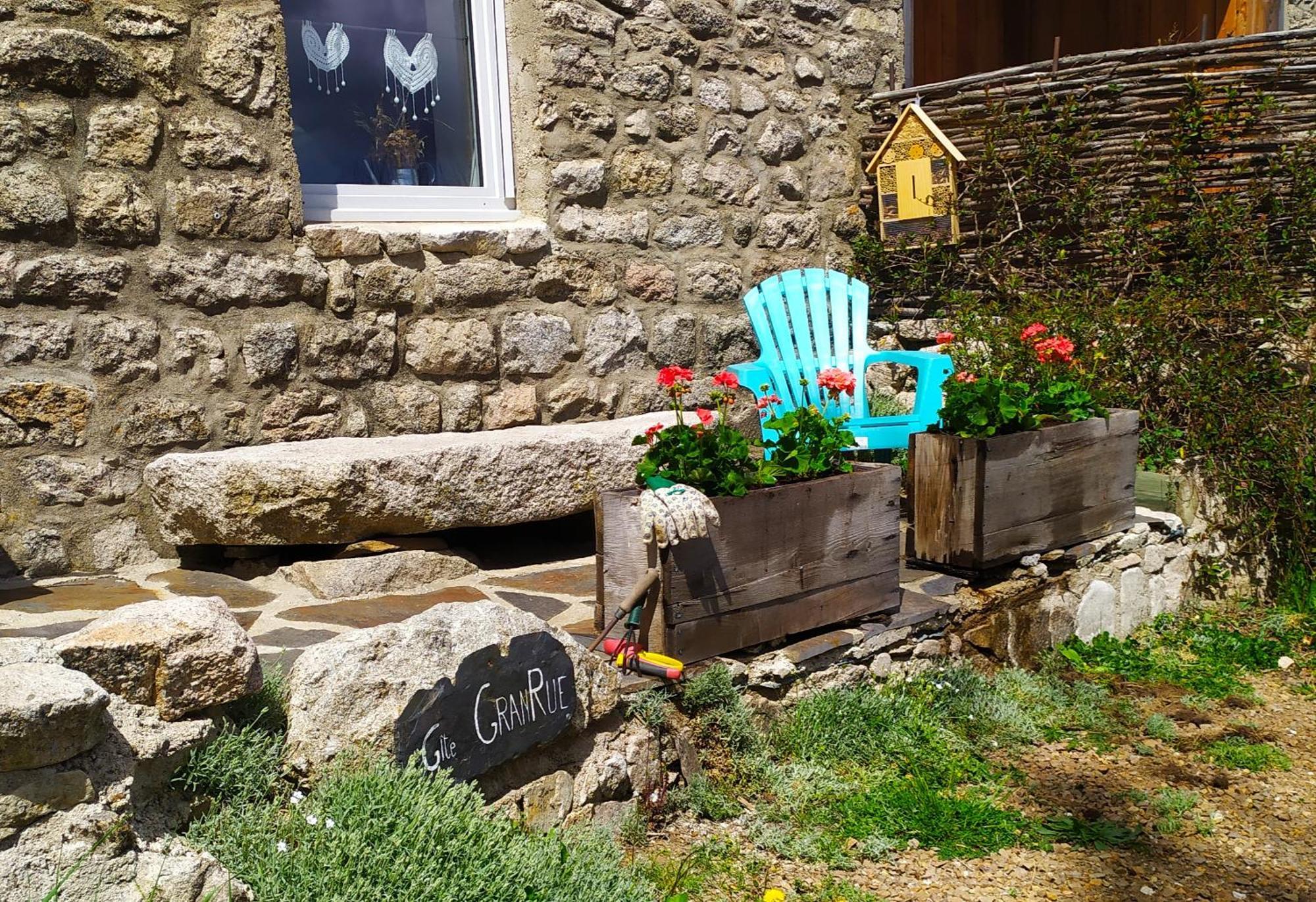 Gites La Boletiere Saint-Étienne-du-Valdonnez الغرفة الصورة